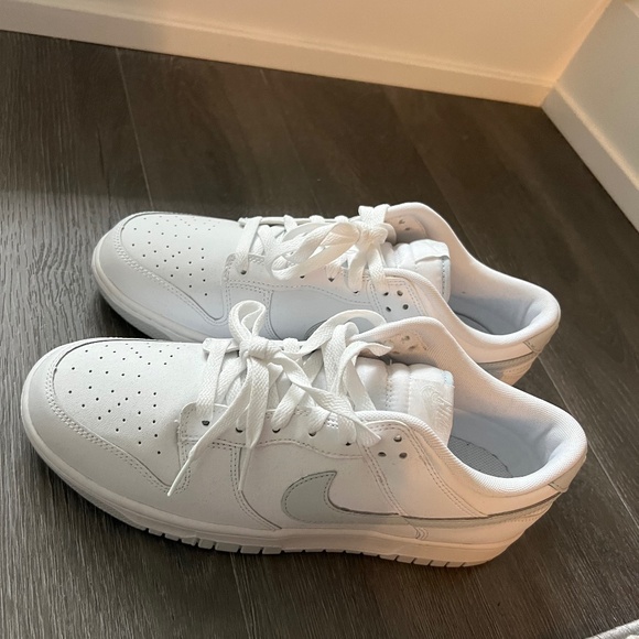 Nike Dunk Low Platinum - Picture 1 of 2